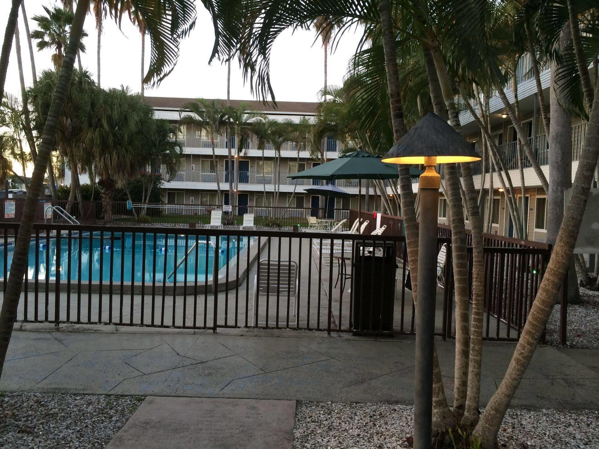 Lantern Inn & Suites - Sarasota South Bradenton Exterior foto